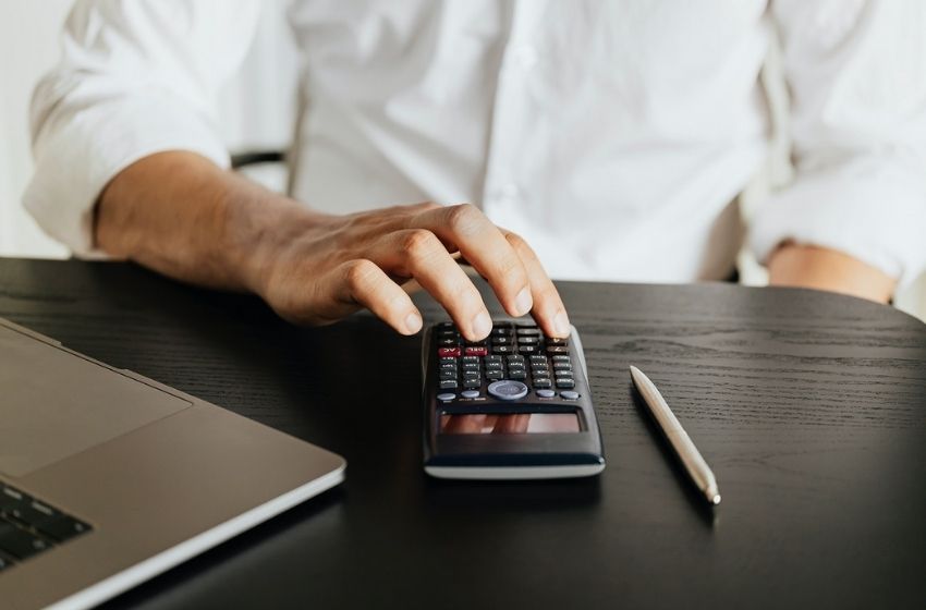 Condomínio atrasado? Projeto de lei limita a 10% os juros cobrados.