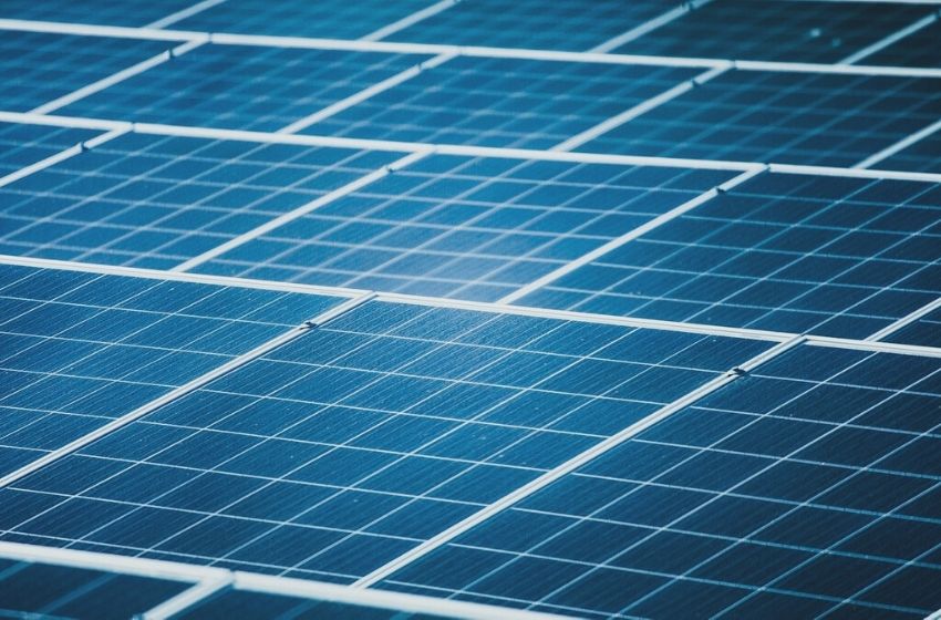 Moradores de prédio economizam R$ 2 mil com placas de energia solar.