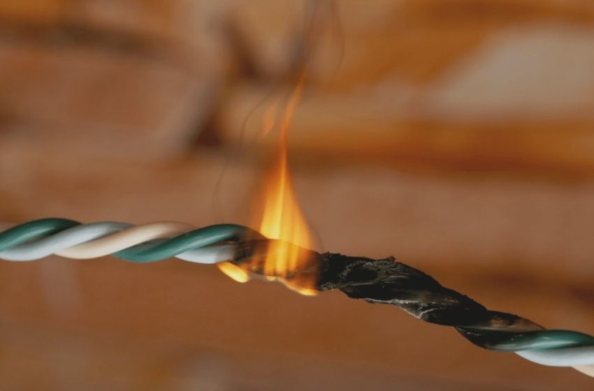 Metade dos incêndios domésticos são causados pela sobrecarga na rede elétrica do condomínio.